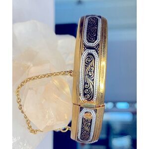 Gorgeous Vintage scroll pattern, enameled gold tone bracelet